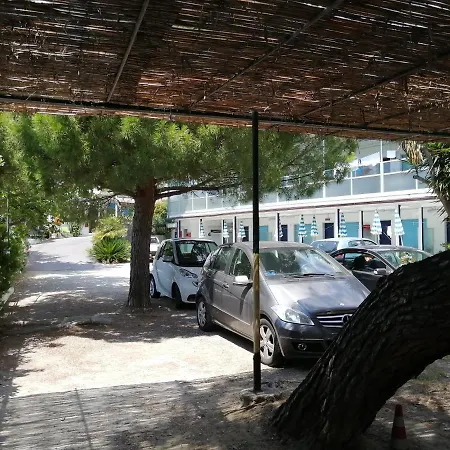 公寓式酒店 Villaggio Turistico La Vesca 3*